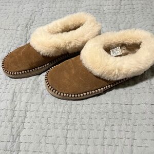 UGG WOMEN'S CHESTNUT WRIN SLIPPERS